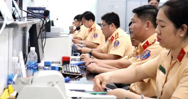 Từ 1/8, người dân có thể tự đăng ký ô tô, xe máy qua mạng